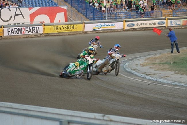 Zacięty mecz z Falubazem