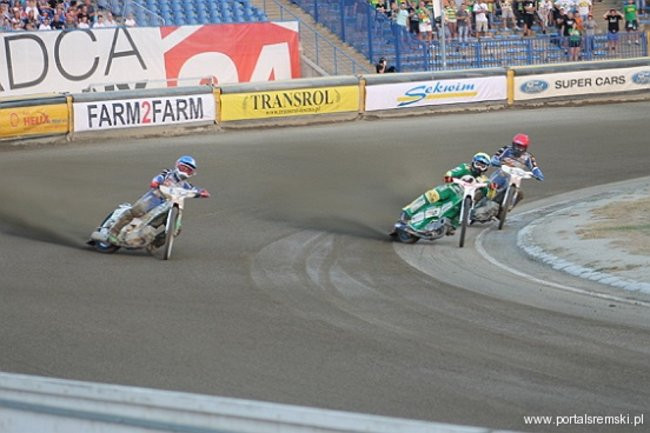 Zacięty mecz z Falubazem