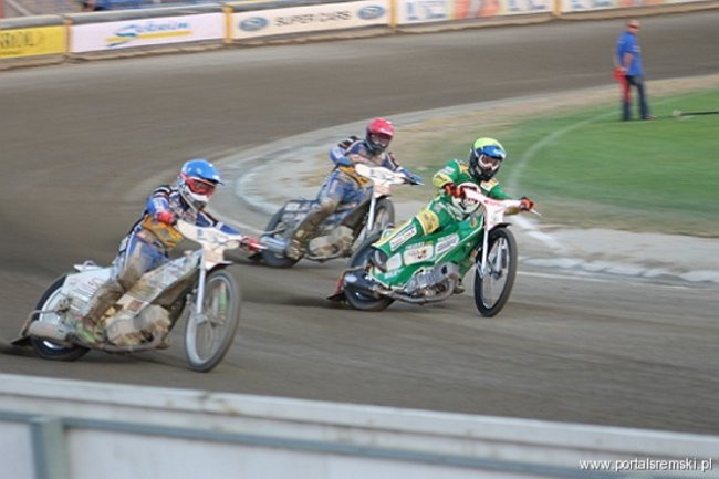 Zacięty mecz z Falubazem