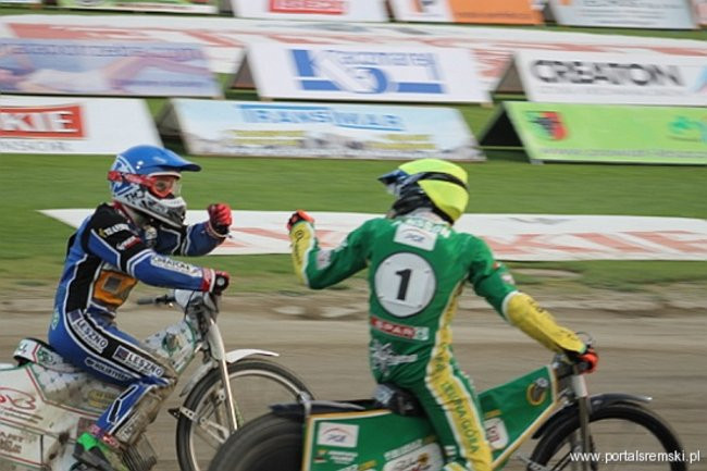 Zacięty mecz z Falubazem