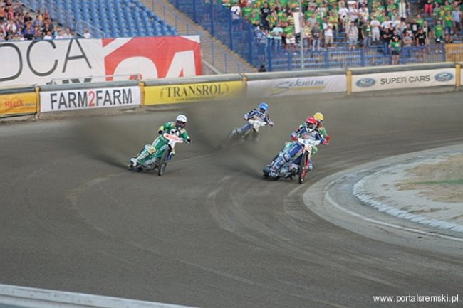 Zacięty mecz z Falubazem