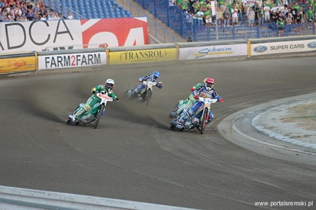 Zacięty mecz z Falubazem