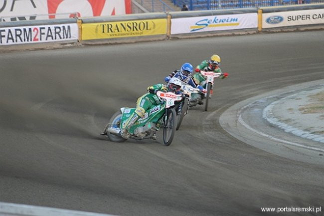 Zacięty mecz z Falubazem