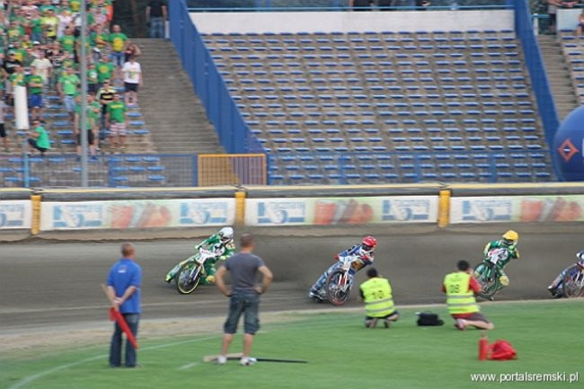 Zacięty mecz z Falubazem