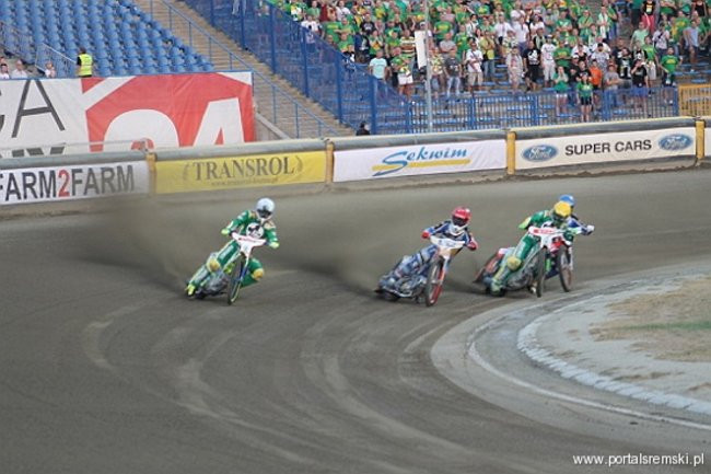 Zacięty mecz z Falubazem