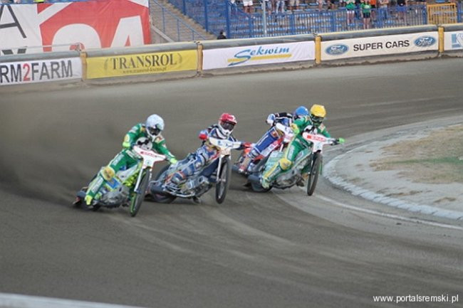 Zacięty mecz z Falubazem