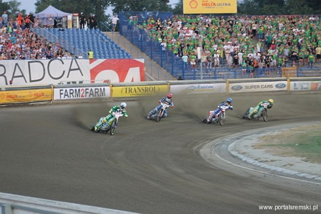 Zacięty mecz z Falubazem