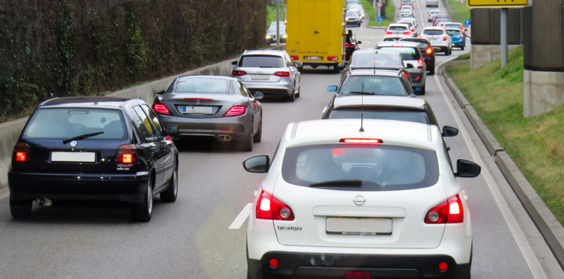 Planujesz wyjazd nad morze? Yanosik sprawdził, kiedy najlepiej się wybrać w trasę.