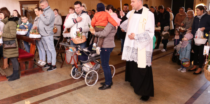 Dzisiaj odbywa się obrzęd święcenia pokarmów.