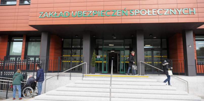 Ważne informacje od ZUS w sprawie "czternastek"! Tyle wyniesie świadczenie