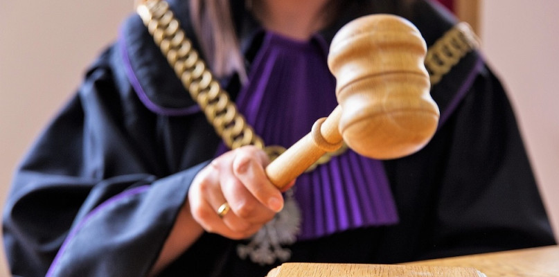 Pracownik ma sporo przywilejów, ale musi uważać. Jest kilka pułapek