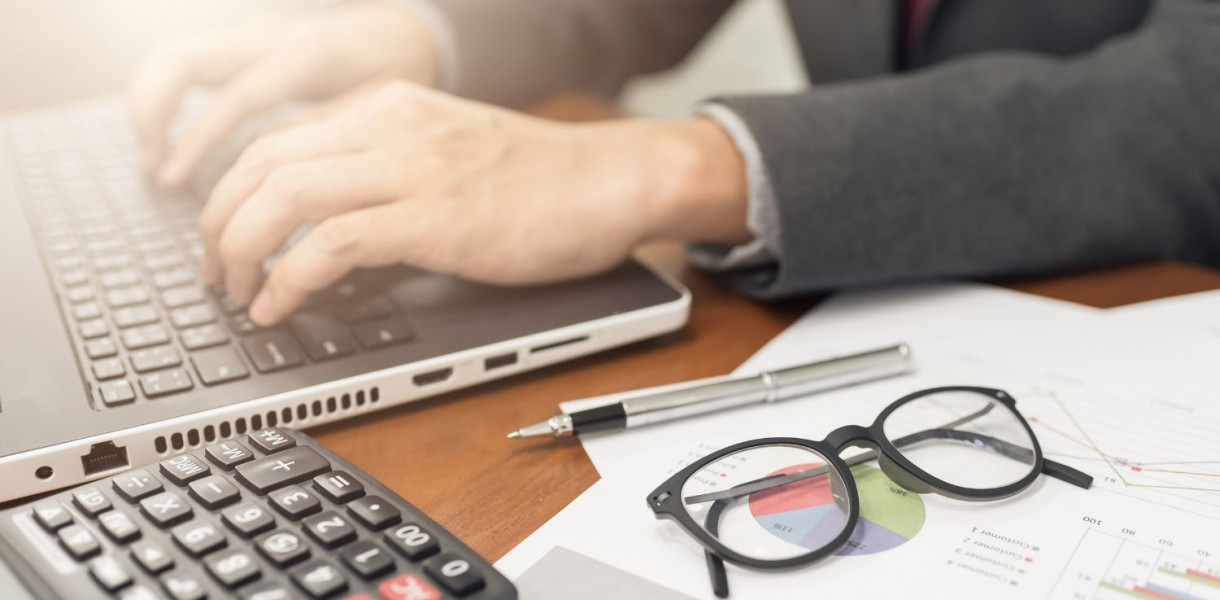 Polaków zniechęcają inflacja, składki na ZUS i Polski Ład