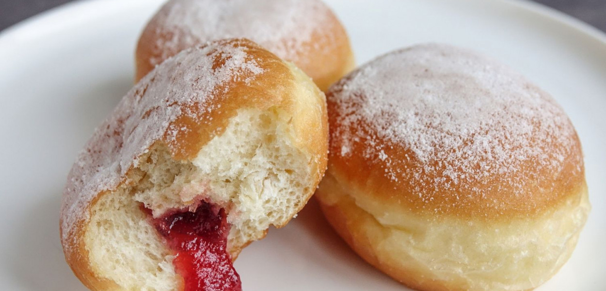 Dzisiaj obchodzimy Tłusty Czwartek! Oto przepis na domowe pączki