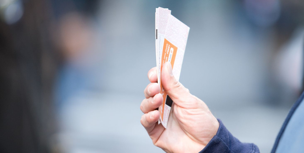 Kupujesz bilety przez internet? Musisz wiedzieć o nieuczciwych praktykach