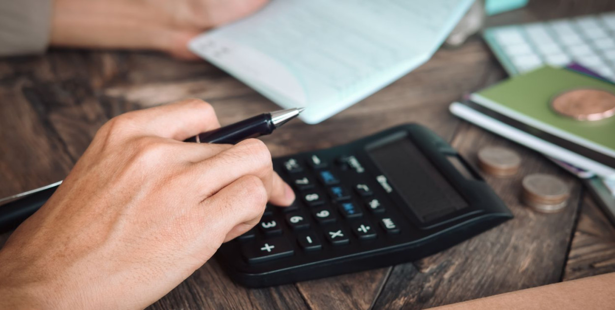 Spada liczba zadłużonych Polaków, ale za to rośnie średni dług do oddania