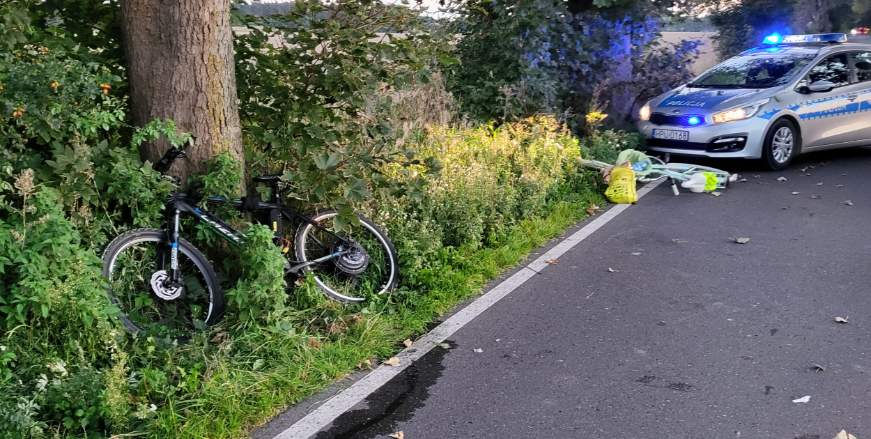 Do tego zdarzenia doszło na prostej drodze. Dwóch rowerzystów w szpitalu