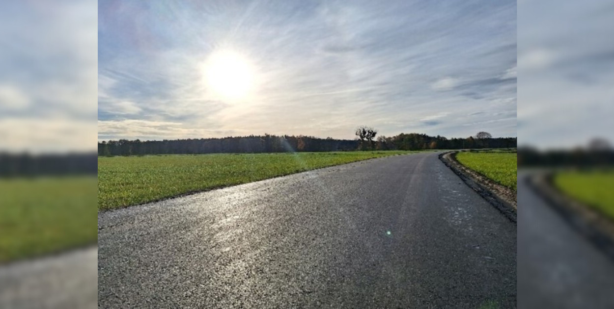 Koniec inwestycji w Radoszkowie! Mieszkańcy mogą korzystać z nowej drogi