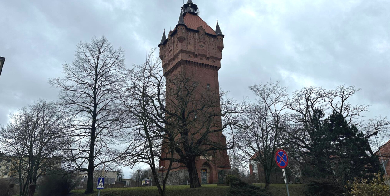 Śremska wieża ciśnień już nie będzie się sypać? Jest plan na nowe fundusze