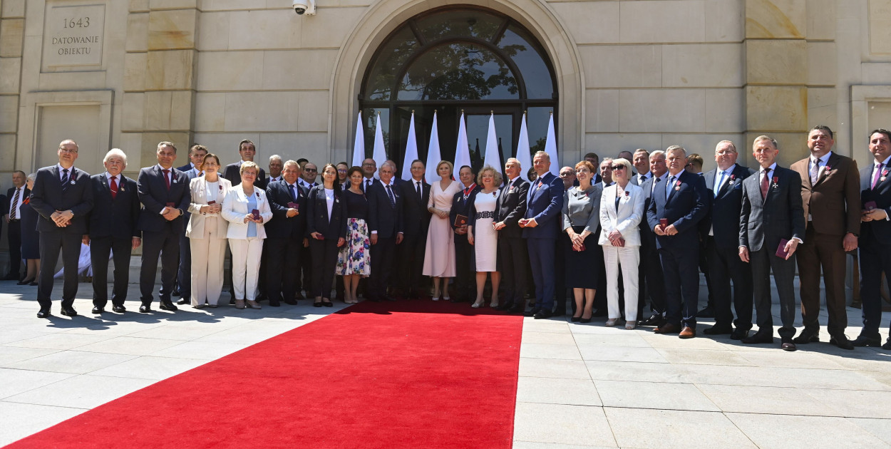Prezydent Andrzej Duda odznaczył zasłużonych samorządowców (lista)