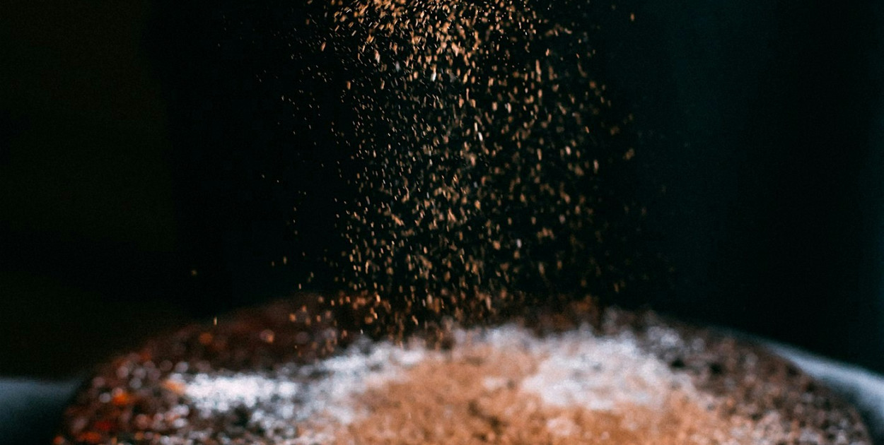 Drożdżówka z kakao: tradycyjny przepis na puszyste ciasto