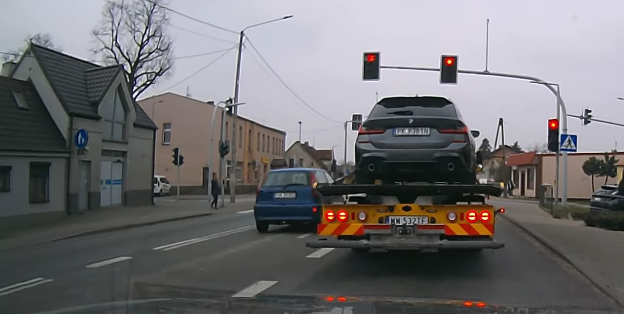 zrzut ekranu z nagrania dostępnego na profilu Bandyci Drogowi na Facebooku