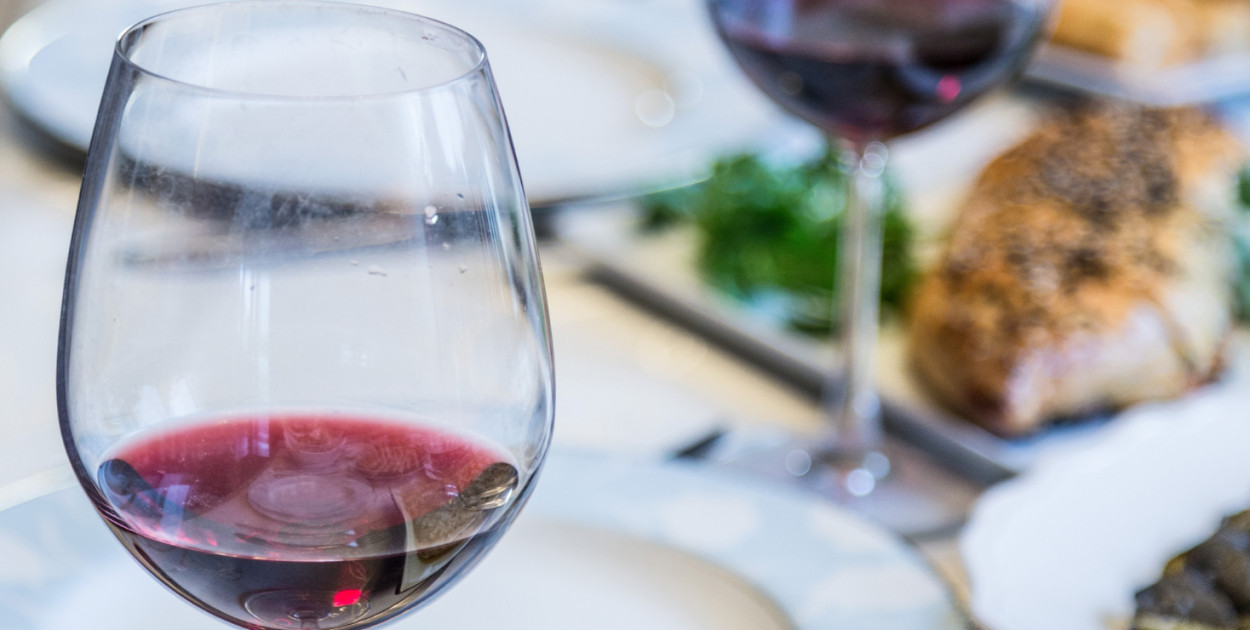 Polacy sukcesywnie ograniczają wydatki na świąteczny alkohol