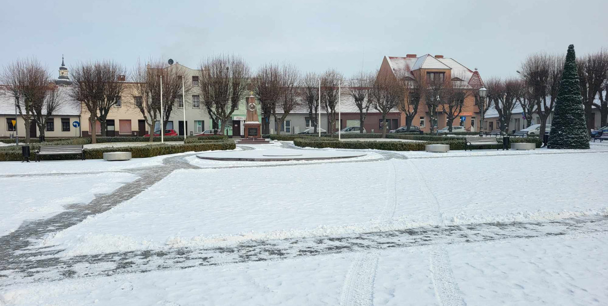 zdj. arch. ksiąski rynek zimą 2023 r.