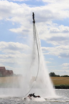 Pokazy sportów wodnych nad Jeziorem Grzymisławskim-5354