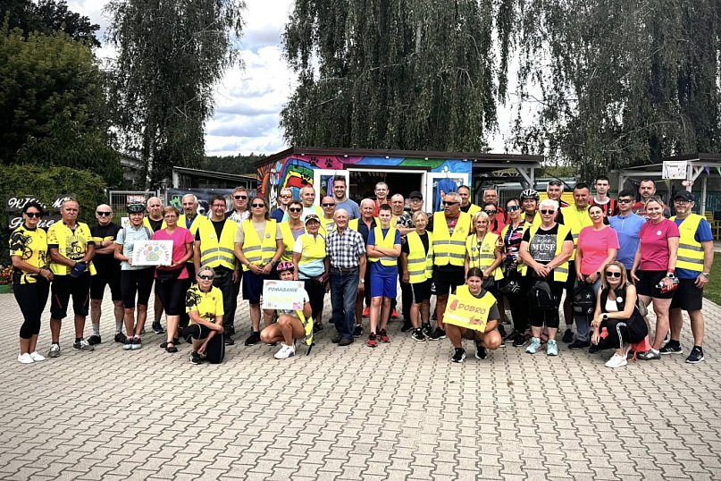 Kolarze z Racotu wsparli schronisko dla zwierząt. Przekazali środki z własnej akcji