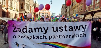 Prawie dwie trzecie Polaków chce wprowadzenia związków partnerskich-67281