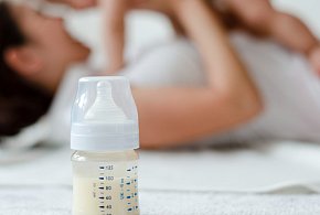 Groźna bakteria w mleku dla niemowląt. Nie podawaj dzieciom!-67670
