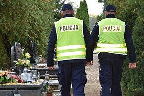 Śremskie cmentarze są pod okiem Policji. Mieszkańcy mogą ich spotkać...-74388