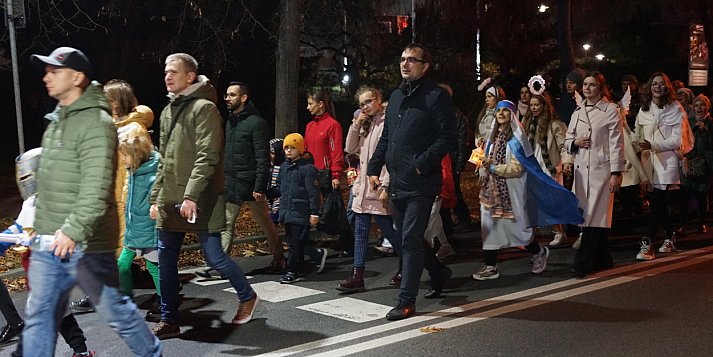 Jest to coroczna tradycja, w której uczestniczą wierni mieszkańcy.