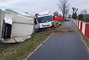 Nagle zjechał na przeciwny pas, prosto pod ciężarówkę-74964