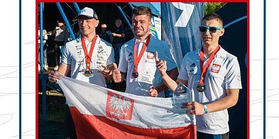 Dzień Flagi Rzeczypospolitej Polskiej. Flaga powinna łączyć.-80246