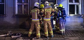 Nocny pożar mieszkania przy Rynku. Mężczyzna stracił pr