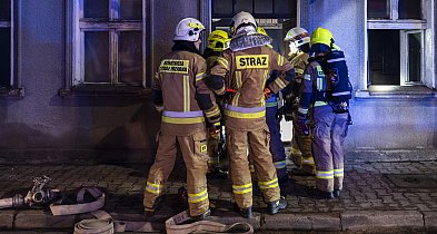 Nocny pożar mieszkania przy Rynku. Mężczyzna stracił przytomność-80391