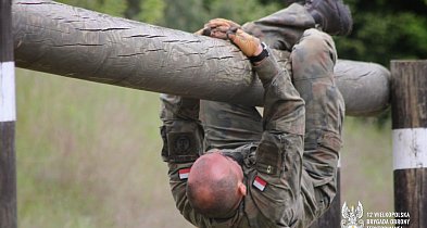 Żołnierze we Włościejewkach  walczą o dwie belki. Trwa kurs  podoficerski-80410