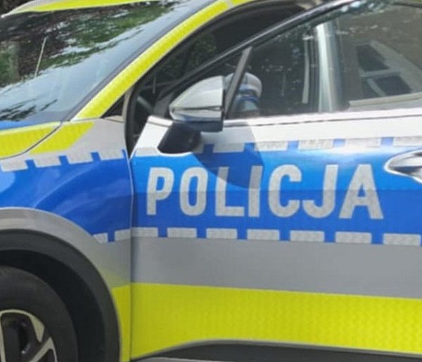 Straciła panowanie nad pojazdem. Strażak ze Śremu udzielił pierwszy pomocy-81185