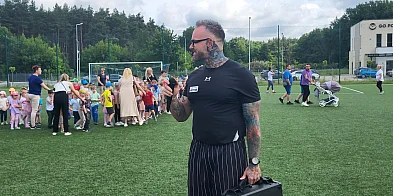 Sportowa integracja międzypokoleniowa. Dzień Ojca na stadionie-81205