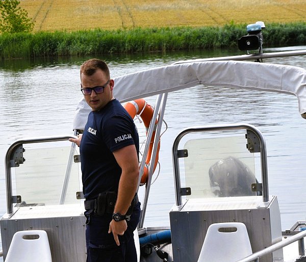Śremska policja zwodowała łódź. Będzie dbać o bezpieczeństwo na jeziorach-81430