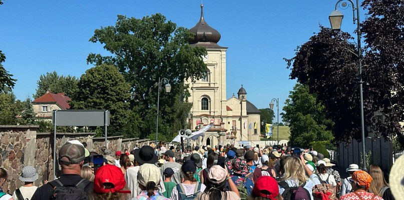 Pieszo do  Borku. 372 lata tradycji i modlitwy na pielgrzymkowym szlaku - 81533