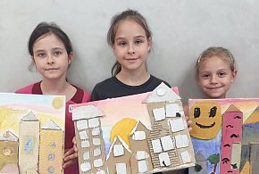 Dzieci bawiły się papierem i gliną. ŚOK rozpoczął Akcję Lato 2025-81590