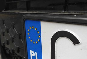 Rejestracja auta przez internet i koniec z przynoszeniem tablic. Rząd przyjął...-81626