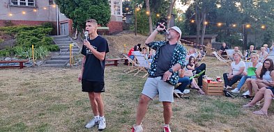 Śremianie szaleli z mikrofonem. Karaoke w ogrodzie-81660