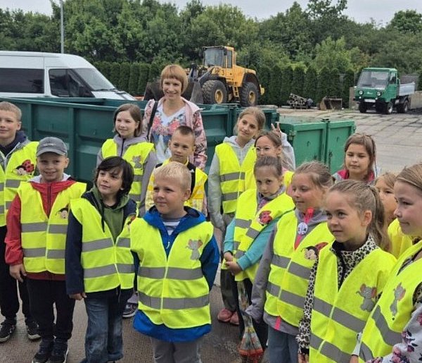 Dzieci wśród śmieci? Niecodzienna lekcja ekologii w Śremie-81675