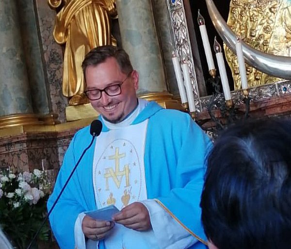 Znany wikariusz zostaje w Śremie! Arcybiskup odwołał wcześniejszy dekret-81753