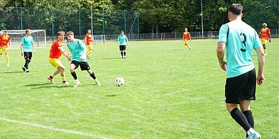 Śremianie triumfują na inaugurację V ligi z Trzemesznem-82347