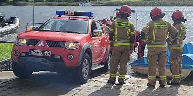 Służby ratownicze wezwane na jezioro. Żeglarze potrzebowali pomocy-82608