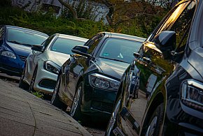 Tysiące samochodów idą pod młotek. Można je mieć za pół ceny-82673